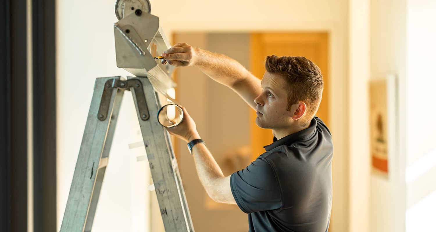 How can you choose the right window film installer? Here are 4 tips to picking the right window film installation team.