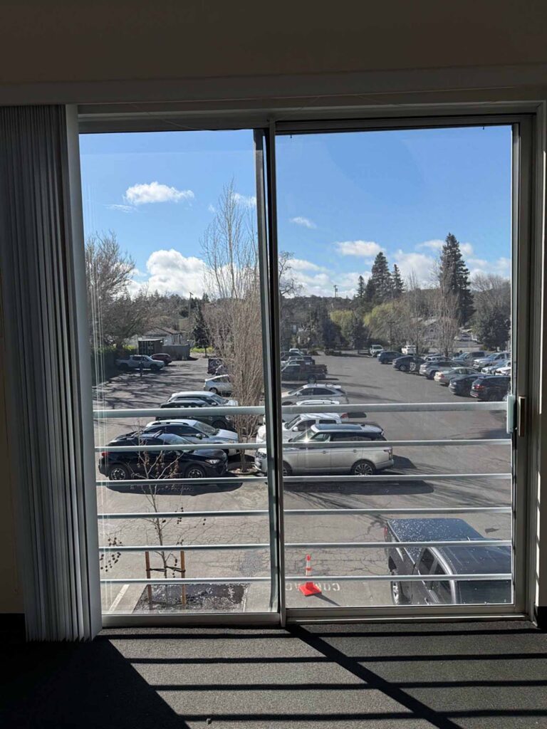3M Prestige 70 helps this Petaluma office stay brighter and cooler during summer heatwaves. The film reduces solar heat and glare while preserving clear views and abundant natural daylight.