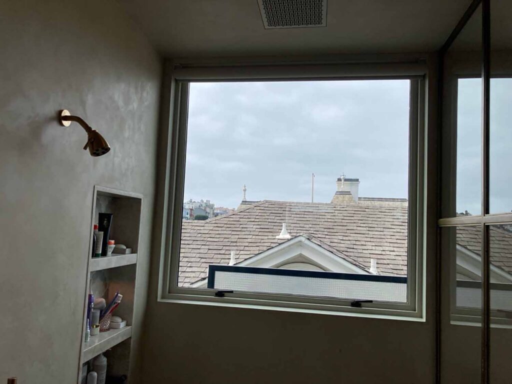 Installed by ClimatePro, this 3M Prestige 70 project gives the homeowners a more comfortable bathroom while helping protect hardwood floors, furniture, and artwork from sun damage.